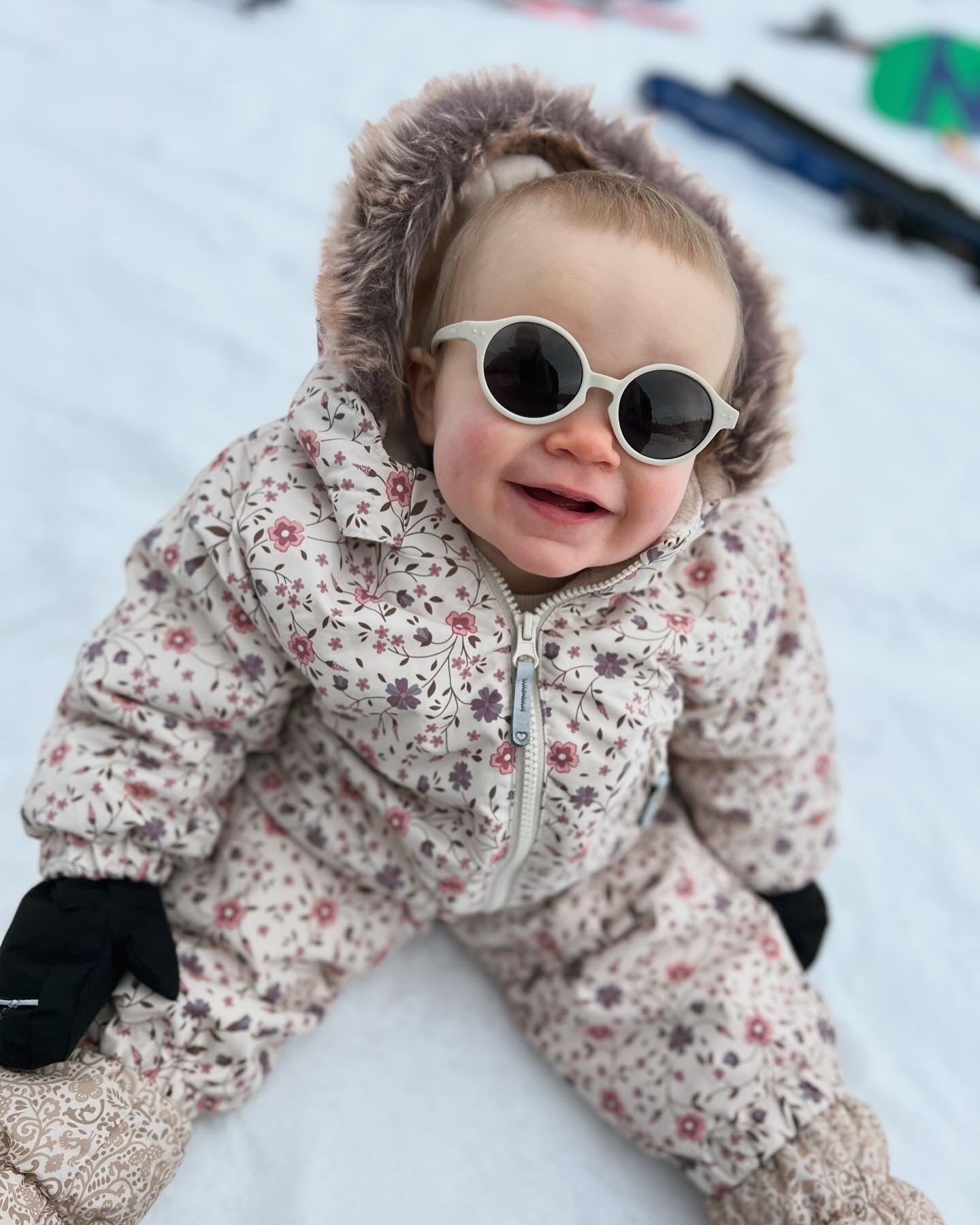 Zonnebril voor je kind op wintersport? Dit moet je weten!