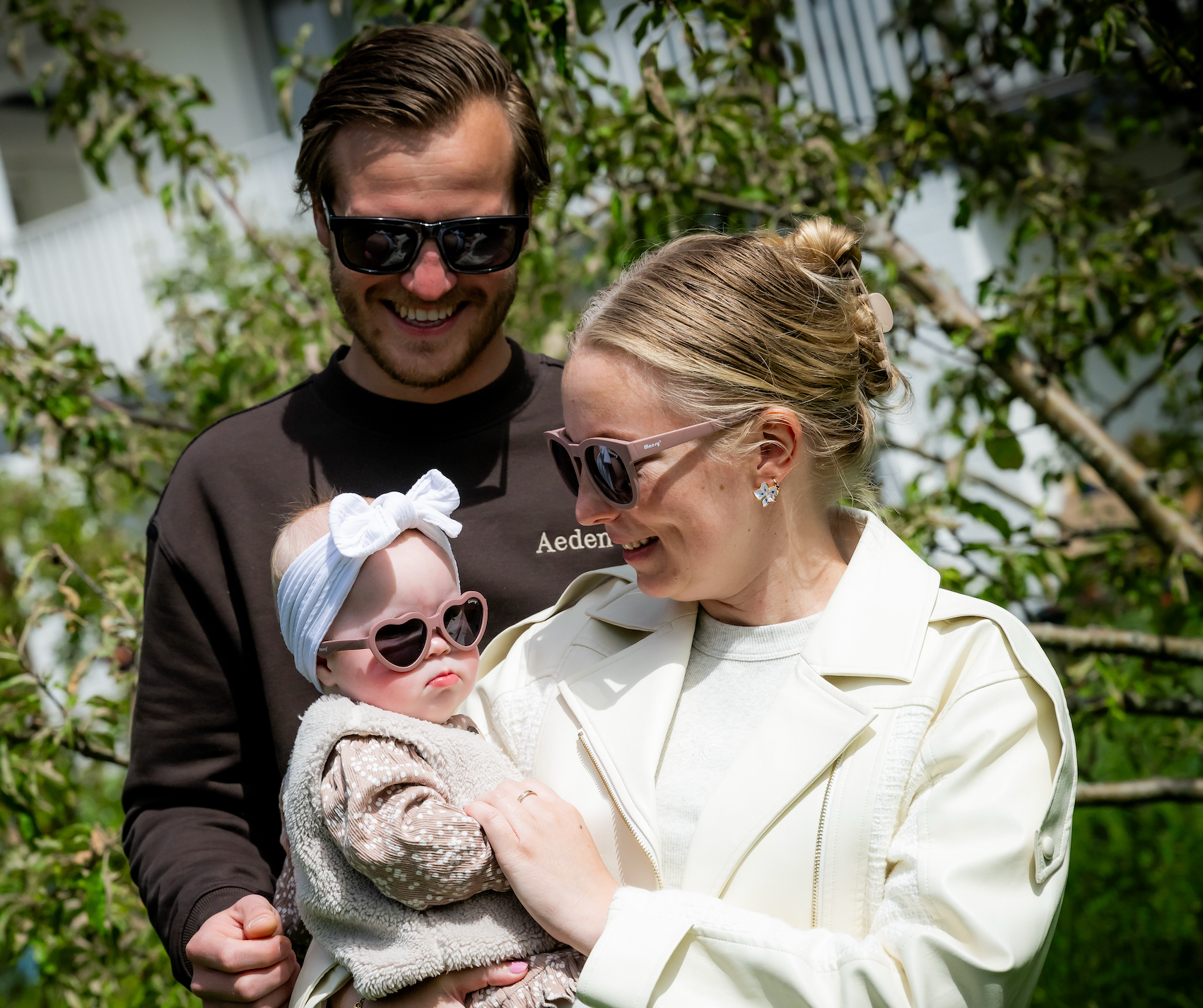 Samen in de zon: matchende zonnebrillen voor ouders en kinderen